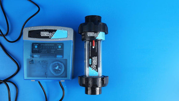 How does a self-cleaning saltwater chlorinator work